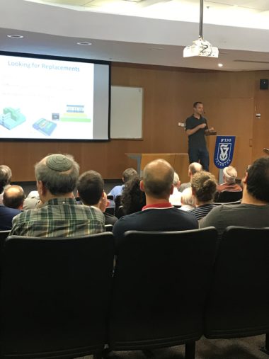 Picture 3 of Prof. Shahar Kvatinsky has given a talk at the Faculty of Electrical Engineering at the Technion entitled "Playing LEGO with Memristors"